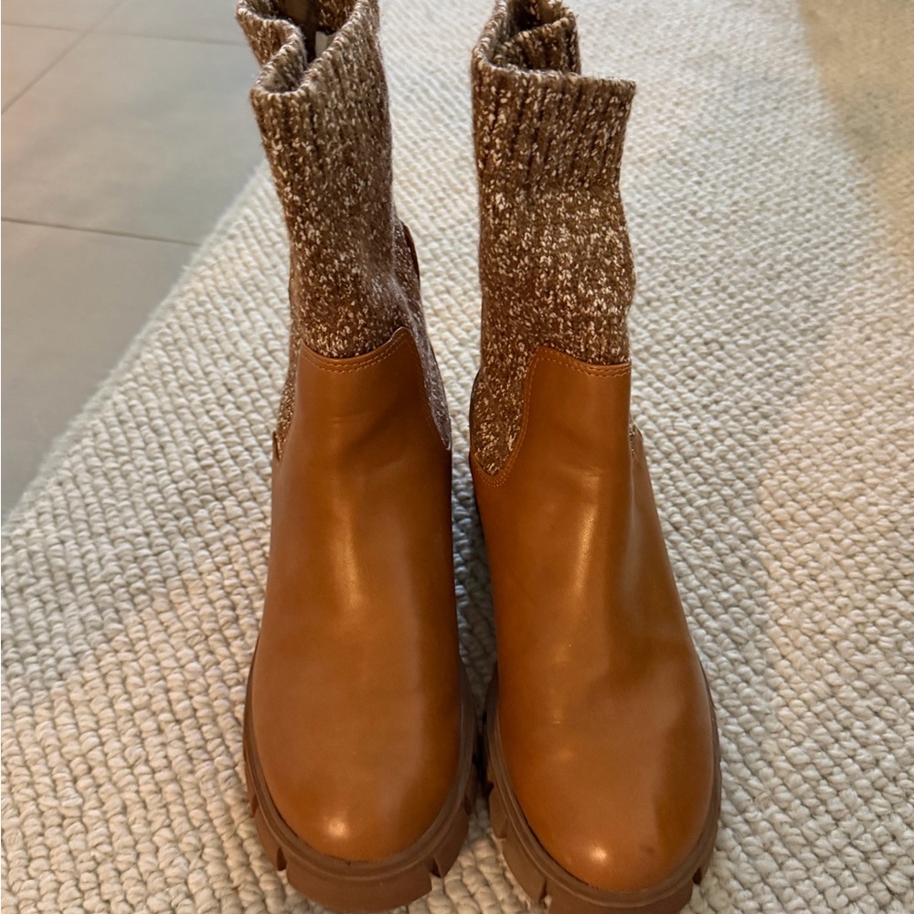 Women’s Tan Leather Sock-Style Chelsea Boots